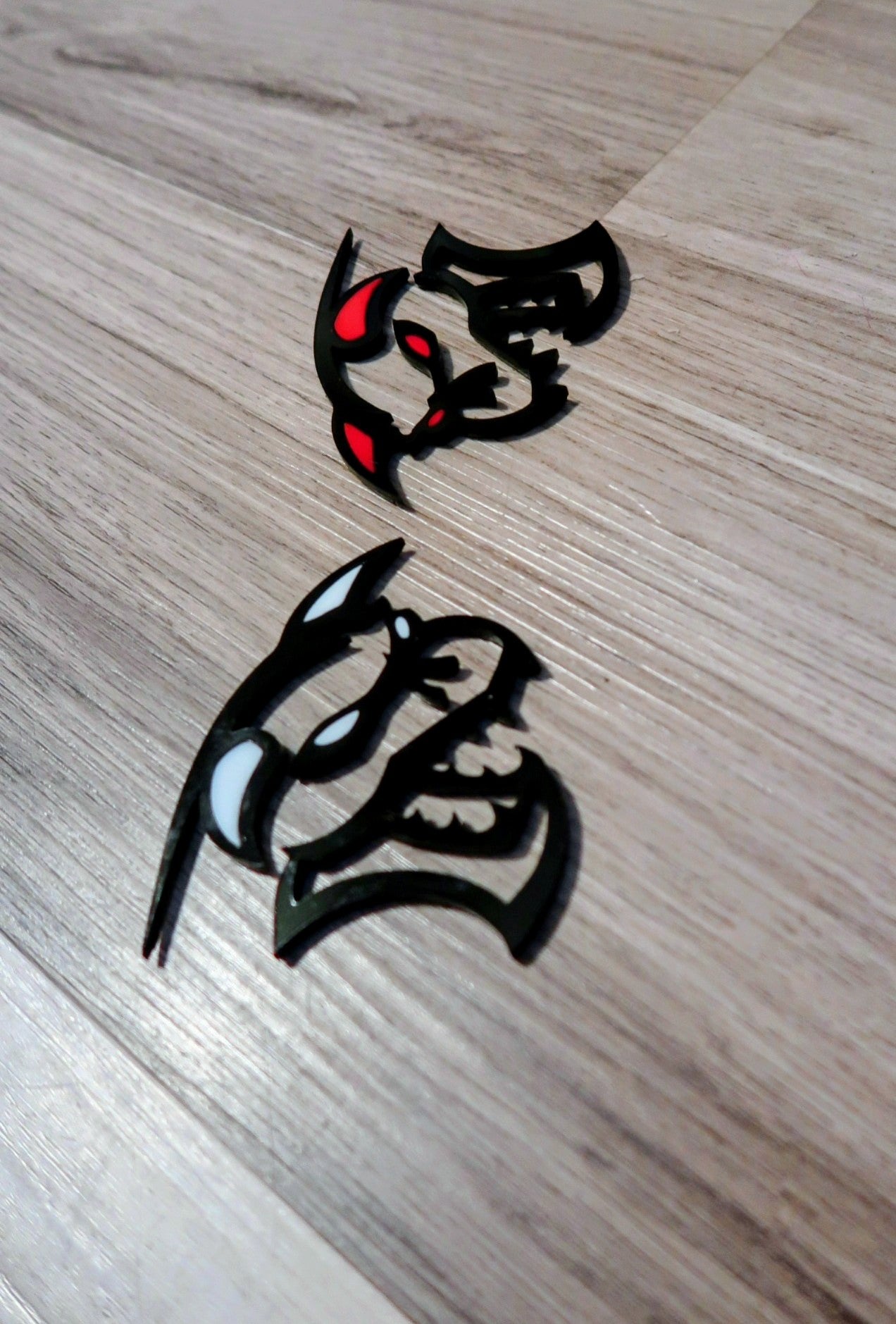 Customize-able Ghoul fender badges.