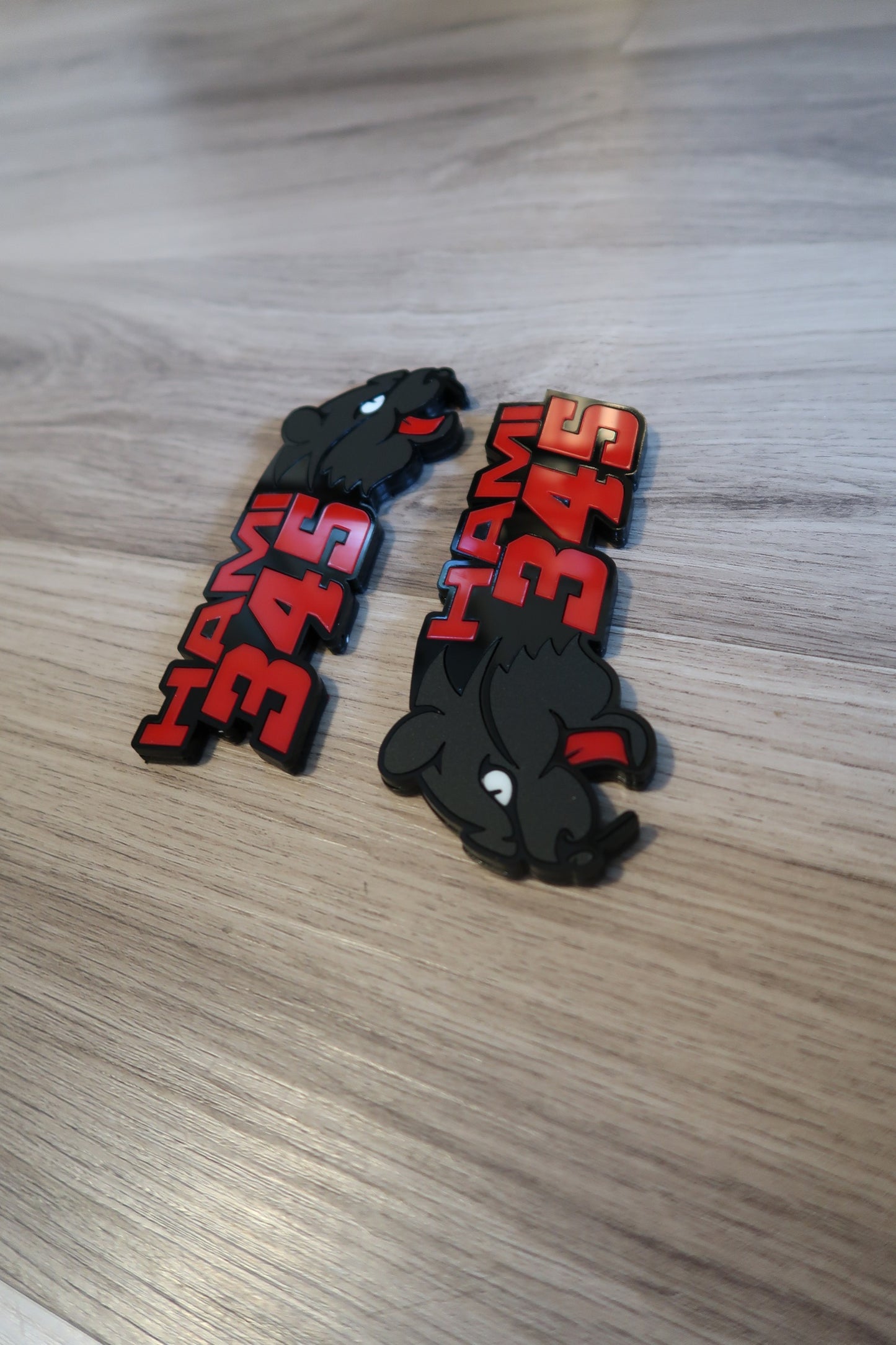 Hami 345, 392, or 396 fender badges. Includes 2.