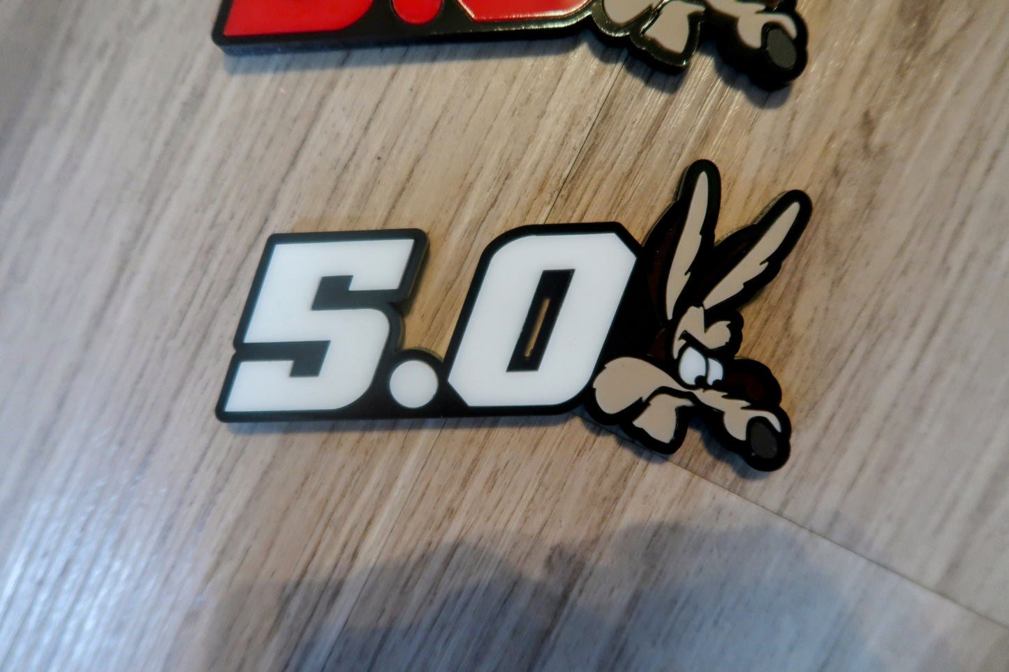 Coyote 5.0 Fender badges. Includes 2.