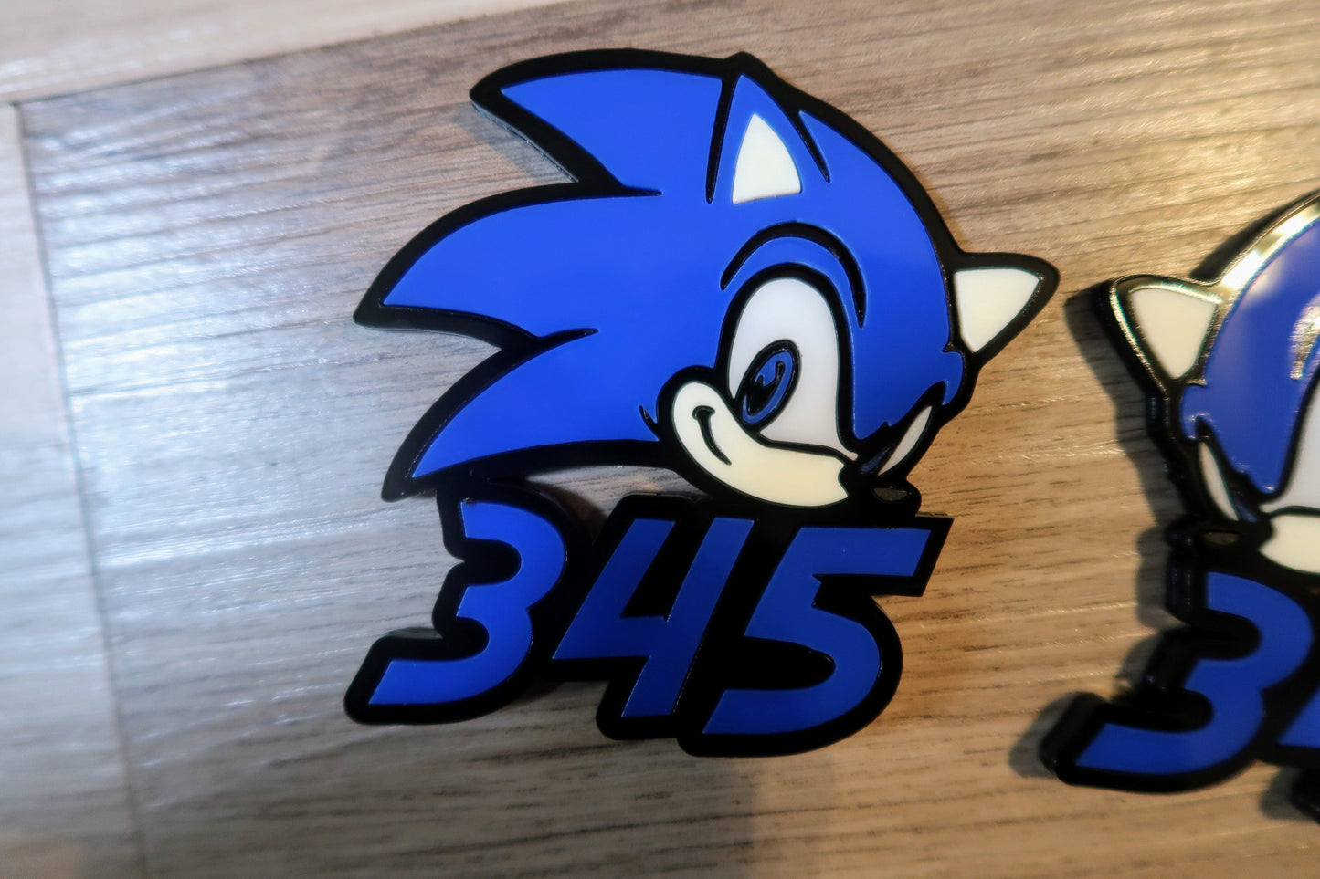 Sonic 345, 392, 5.7, 6.4 fender badges. Includes 2.