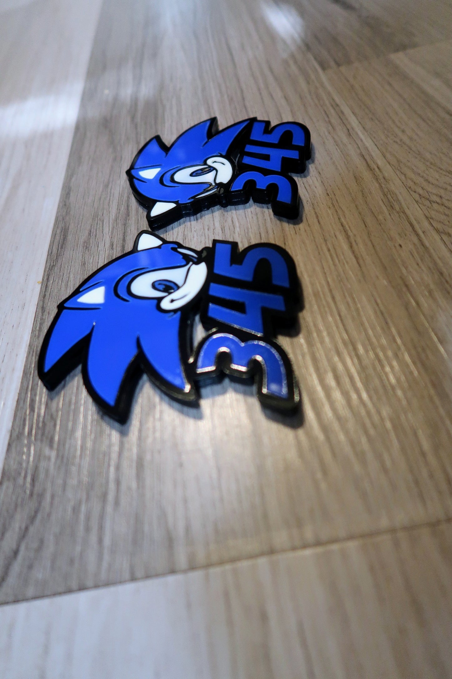 Sonic 345, 392, 5.7, 6.4 fender badges. Includes 2.