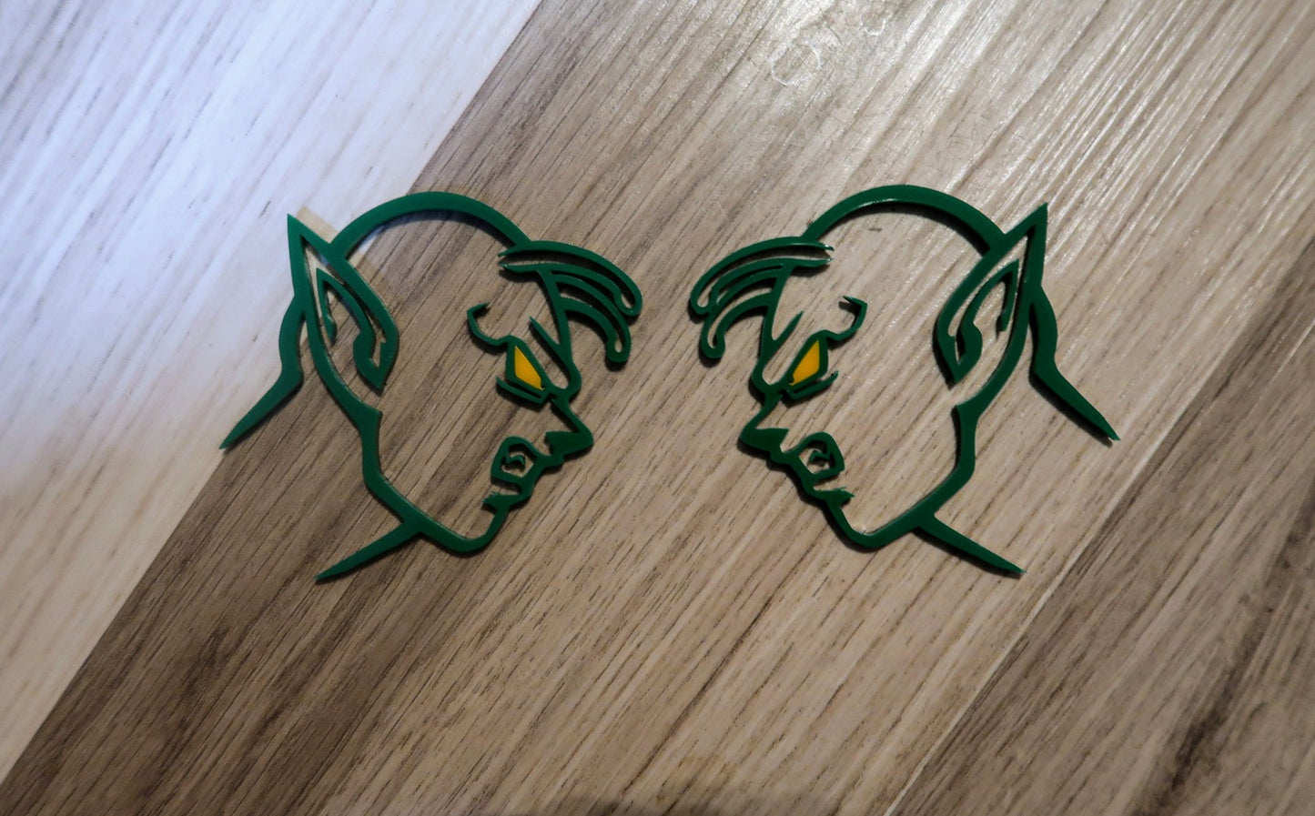 Piccolo Fender badges. Includes 2.