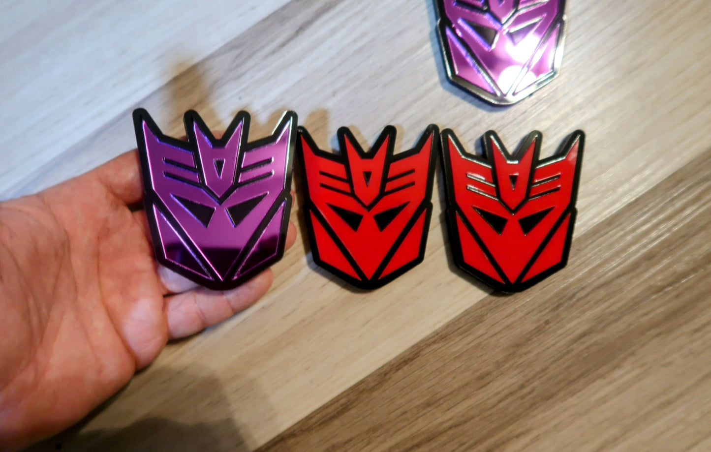 Decepticon Fender/trunk badges. Includes 2.