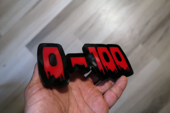 0-100 Car badge
