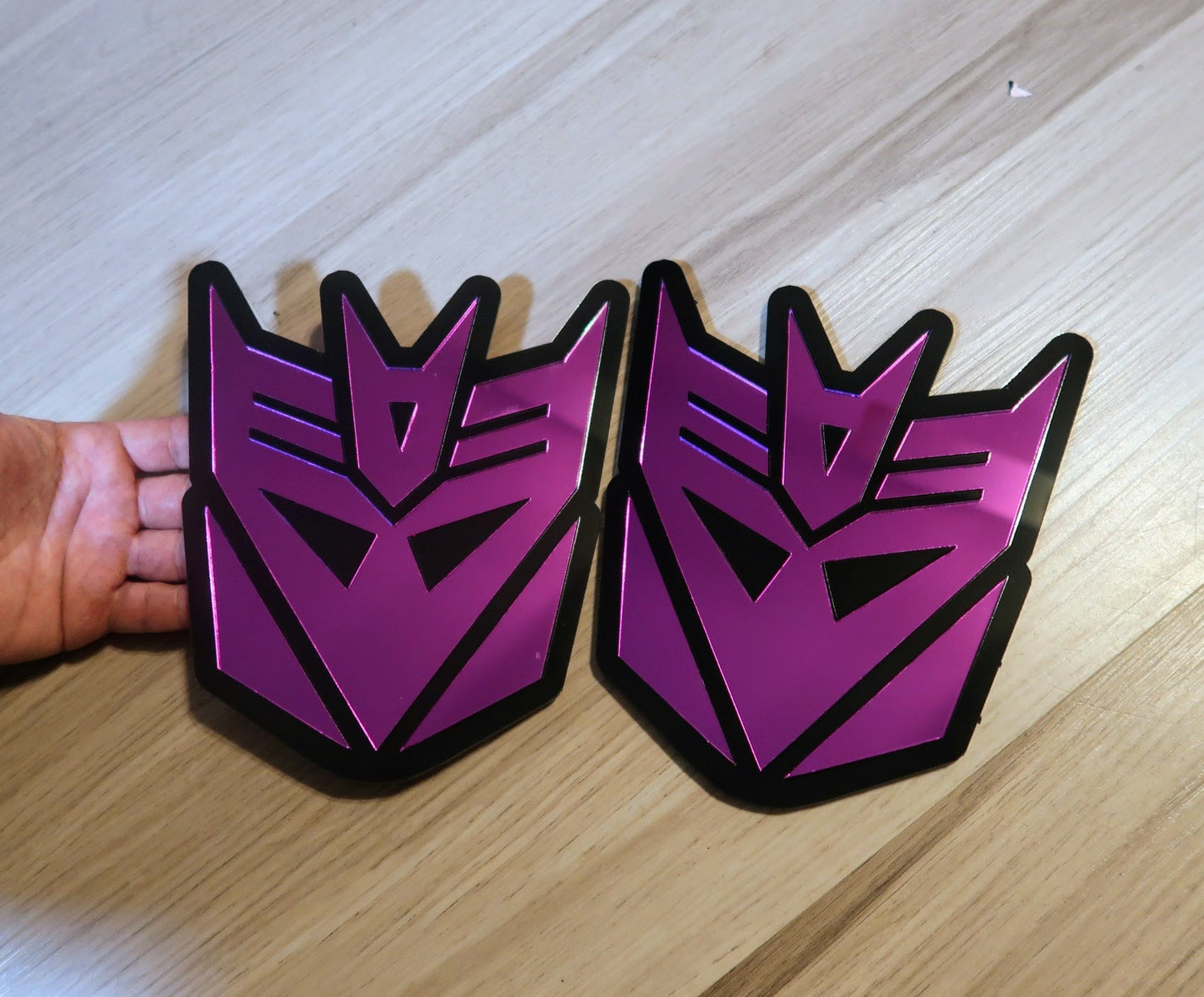 Decepticon Fender/trunk badges. Includes 2.