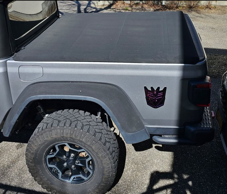 Decepticon Fender/trunk badges. Includes 2.