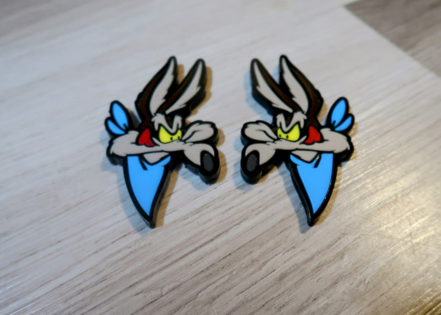 Coyote with bandana badges. Includes 2.