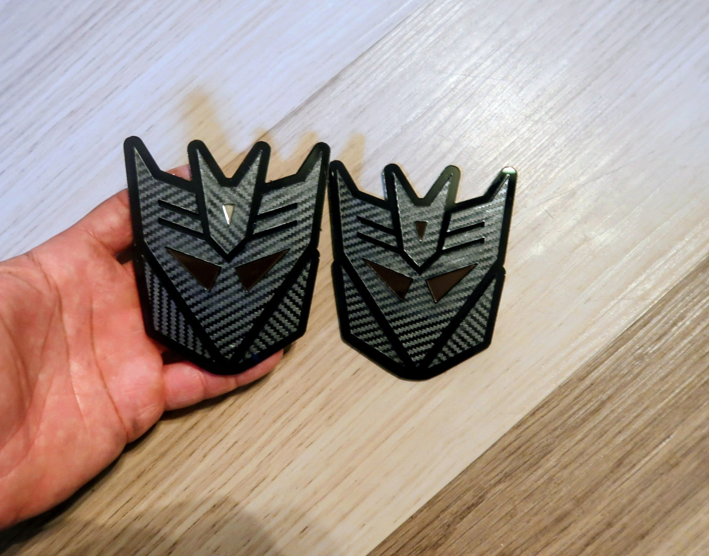 Decepticon Fender/trunk badges. Includes 2.