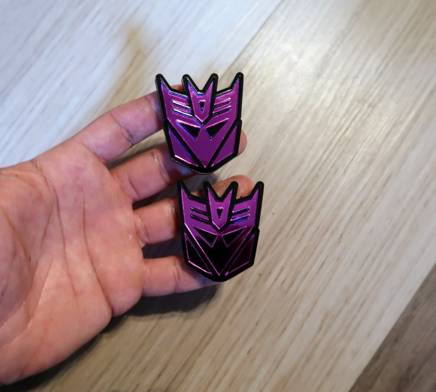 Decepticon Fender/trunk badges. Includes 2.