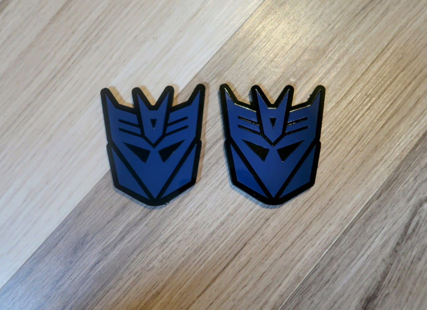 Decepticon Fender/trunk badges. Includes 2.