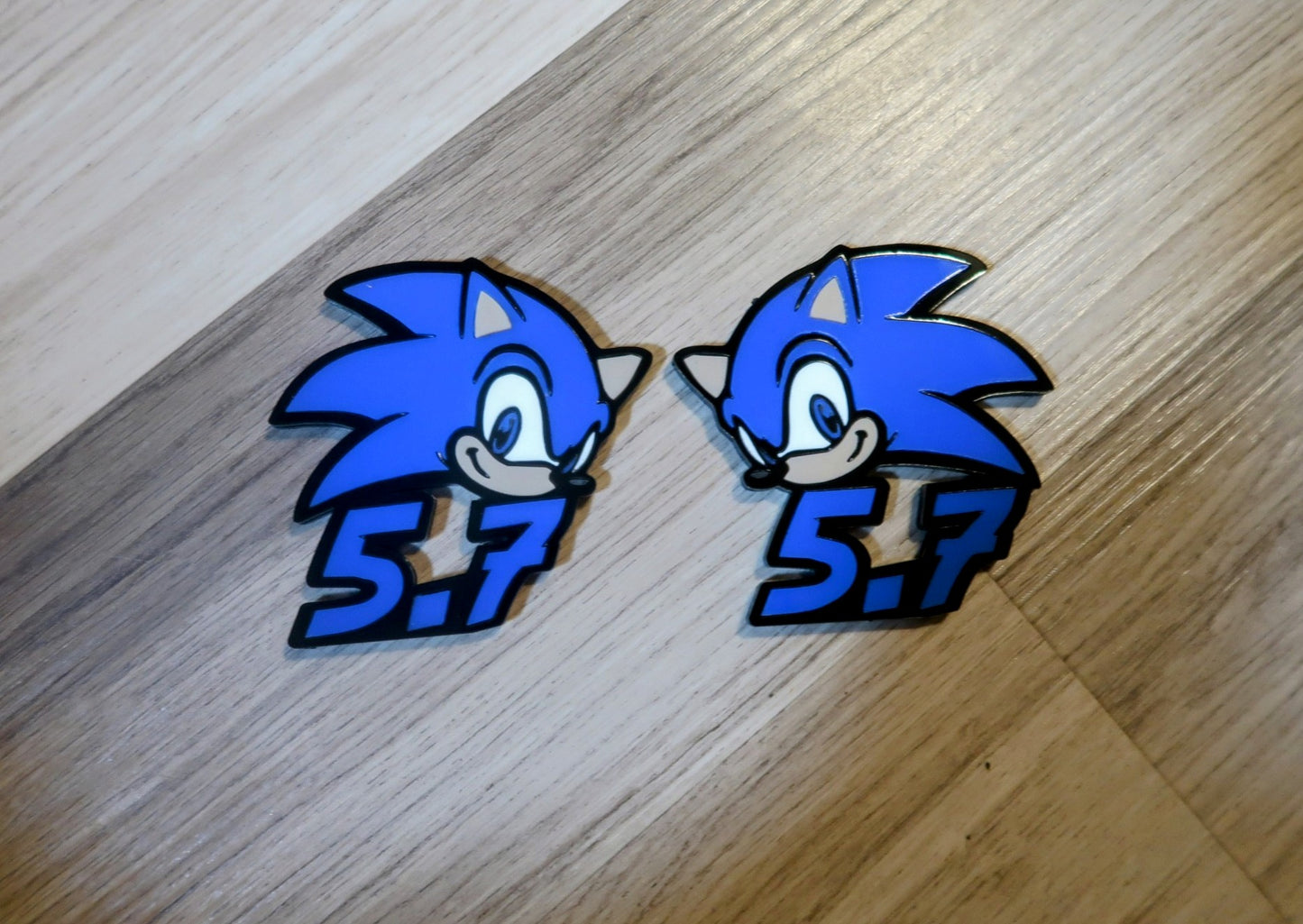 Sonic 345, 392, 5.7, 6.4 fender badges. Includes 2.