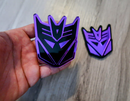 Decepticon Fender/trunk badges. Includes 2.