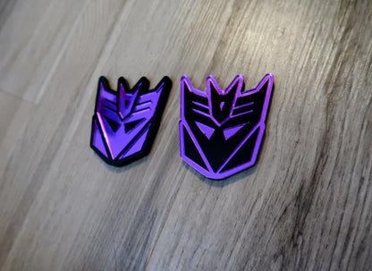 Decepticon Fender/trunk badges. Includes 2.