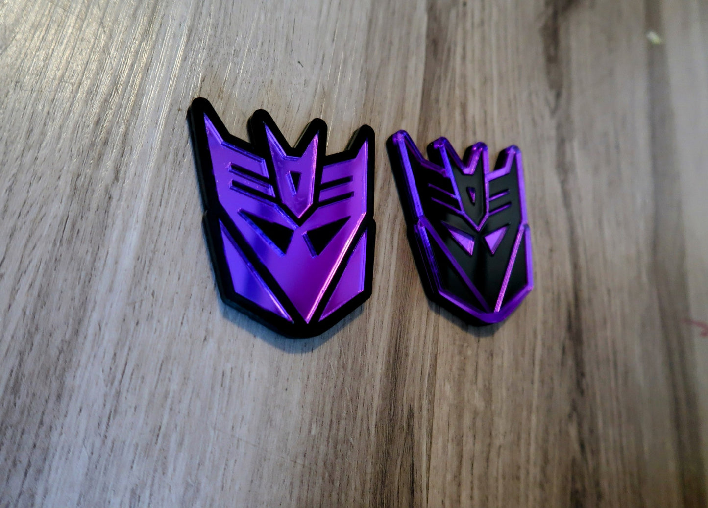 Decepticon Fender/trunk badges. Includes 2.