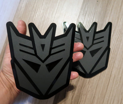 Decepticon Fender/trunk badges. Includes 2.