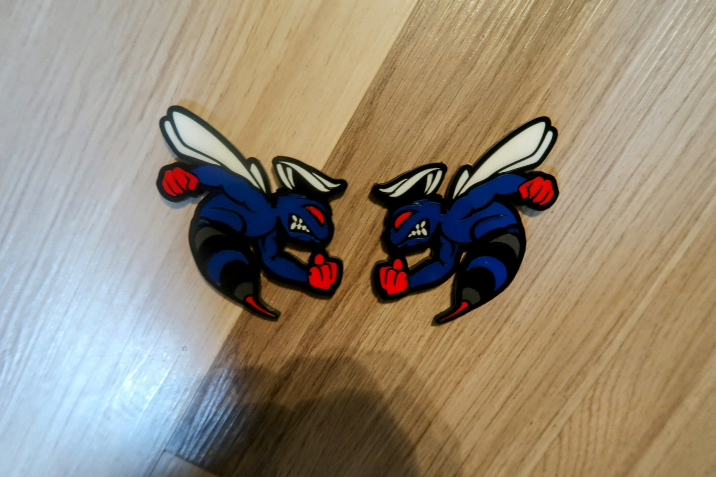 Customize-able bee badges. Includes 2.