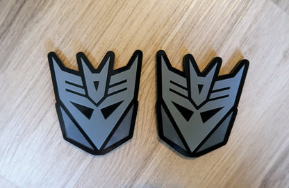 Decepticon Fender/trunk badges. Includes 2.