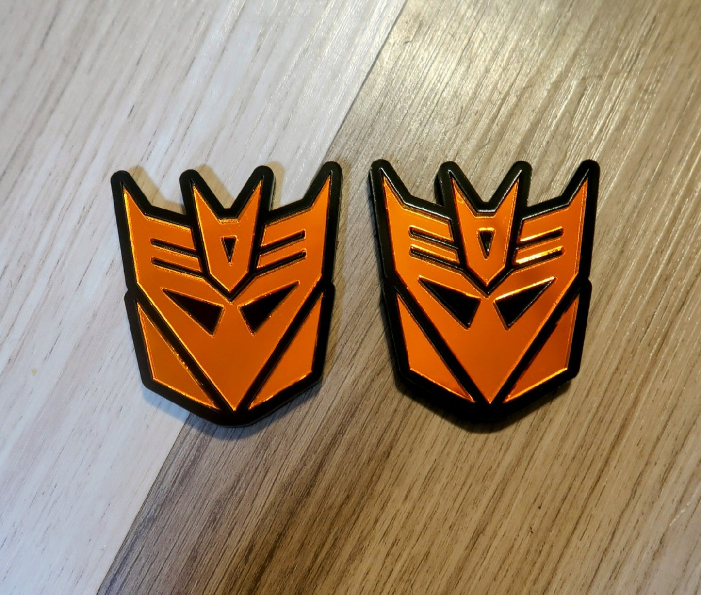 Decepticon Fender/trunk badges. Includes 2.