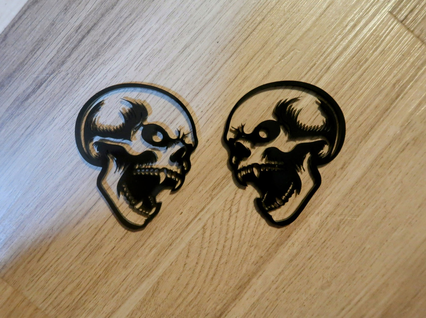 Vampire Skull fender badges. Includes 2.