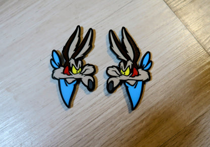 Coyote with bandana badges. Includes 2.