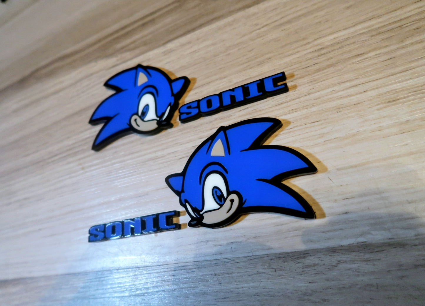 Sonic head and text badge. Includes all 4.