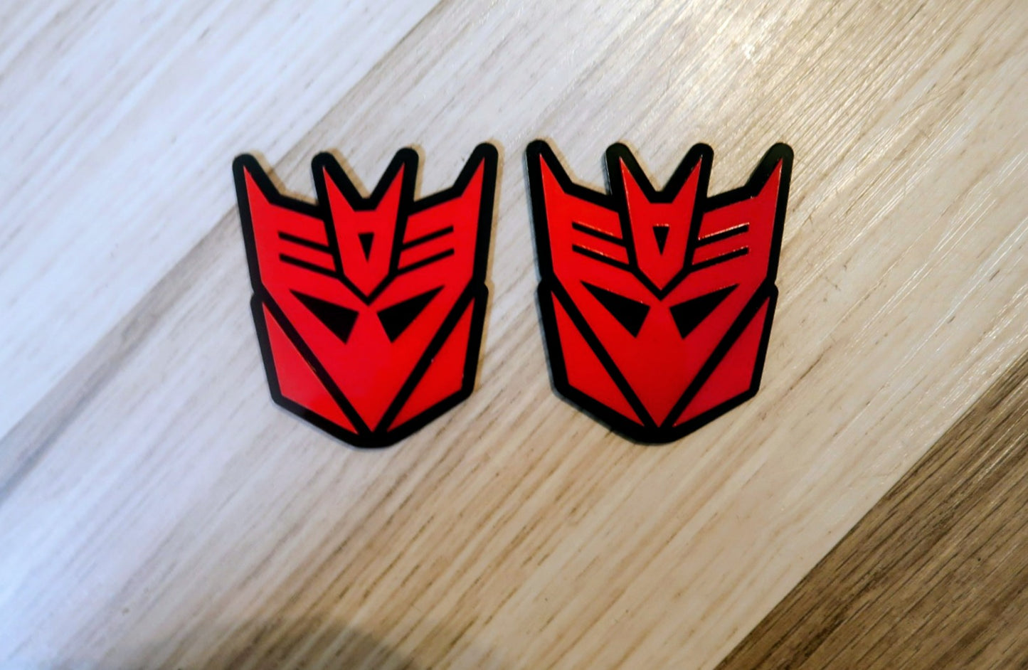 Decepticon Fender/trunk badges. Includes 2.