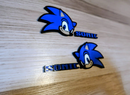 Sonic head and text badge. Includes all 4.