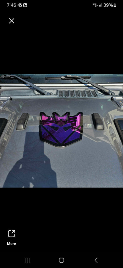 Decepticon Fender/trunk badges. Includes 2.
