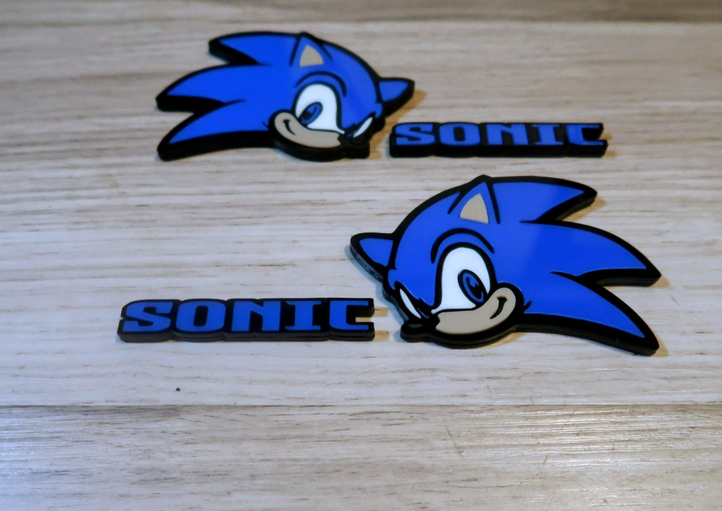 Sonic head and text badge. Includes all 4.